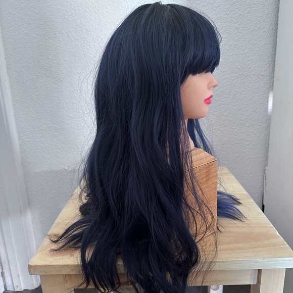 Mid length purple wig - Picture 4 of 9